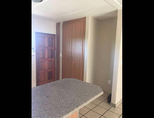 2 BEDROOM APARTMENT FOR SALE IN VANDERBIJLPARK SE 4